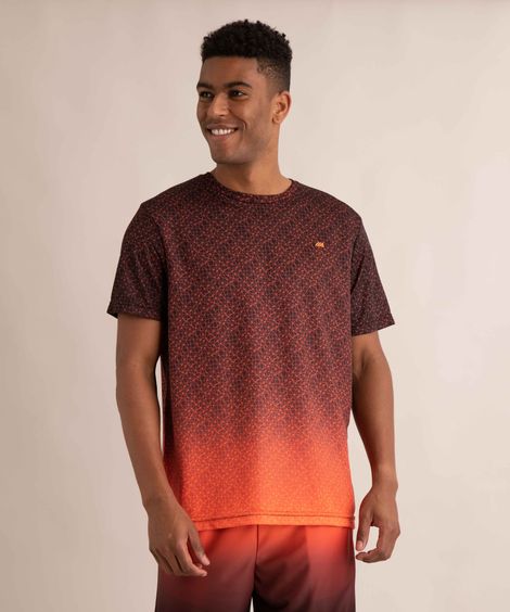 camiseta raglan esportiva estampada grafismos com degradê manga curta gola careca laranja