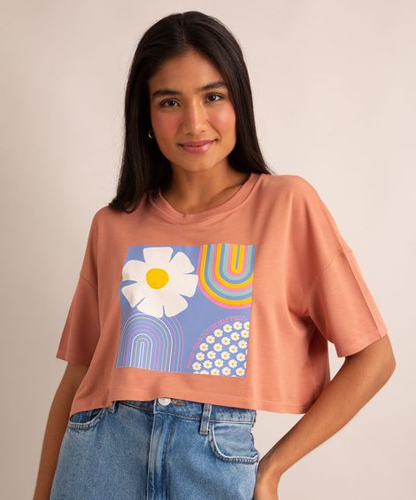 camiseta cropped flores manga curta decote redondo rosa claro