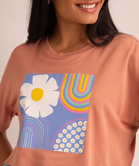 camiseta cropped flores manga curta decote redondo rosa claro