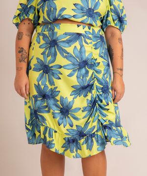 saia midi estampada floral de viscose com babados e franzido plus size verde claro