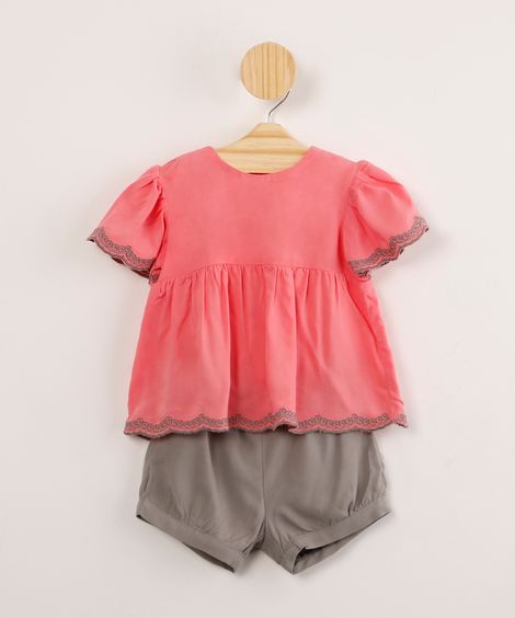 conjunto infantil de blusa manga curta com babados rosa + short  chumbo