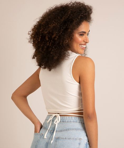 regata cropped canelada com amarração decote redondo off white
