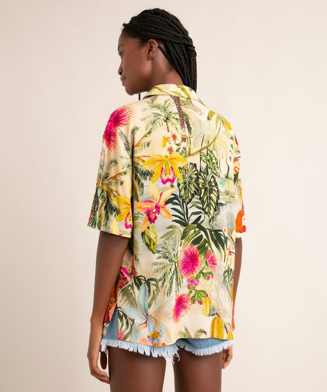camisa de viscose estampada flor de jambo manga curta além dos mares salvador preta gil  bege