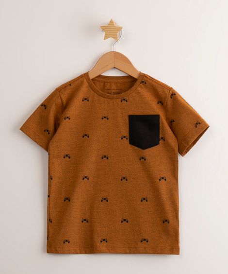 camiseta infantil estampada video game manga curta com bolso caramelo