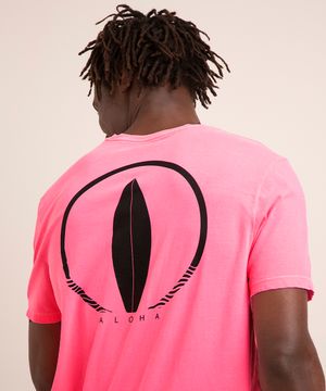 camiseta de algodão "aloha" manga curta gola careca além dos mares rio de janeiro rosa neon