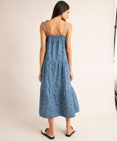 vestido midi jeans estampada paisley com recorte e amarração alça fina além dos mares noronha manu gavassi azul médio