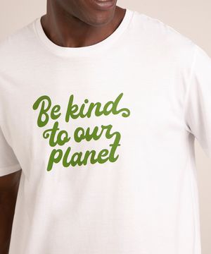 camiseta de algodão manga curta gola careca "be kind to our planet" branca