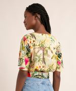 blusa-cropped-de-viscose-estampada-flor-de-jambo-manga-curta-decote-v-alem-dos-mares-salvador-preta-gil--bege-1005574-Bege_2