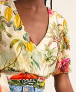 blusa-cropped-de-viscose-estampada-flor-de-jambo-manga-curta-decote-v-alem-dos-mares-salvador-preta-gil--bege-1005574-Bege_4