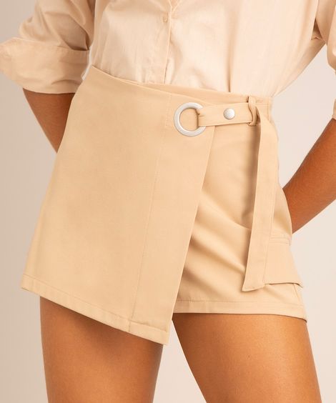 Short Saia Transpassado com Argola e Bolsos Cintura Alta Bege