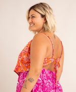 regata-plus-size-cropped-lenco-de-viscose-estampado-paisley-com-amarracao-alca-fina-decote-reto-alem-dos-mares-noronha-manu-gavassi-coral-1005633-Coral_2