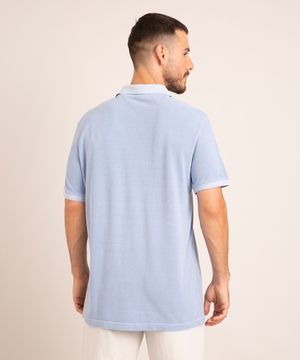 camisa polo de piquet manga curta com bordado de coqueiro azul claro