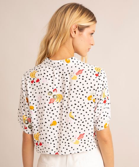camisa cropped de viscose manga curta estampada de poá com frutas off white