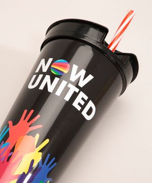 copo plástico estampado now united preto
