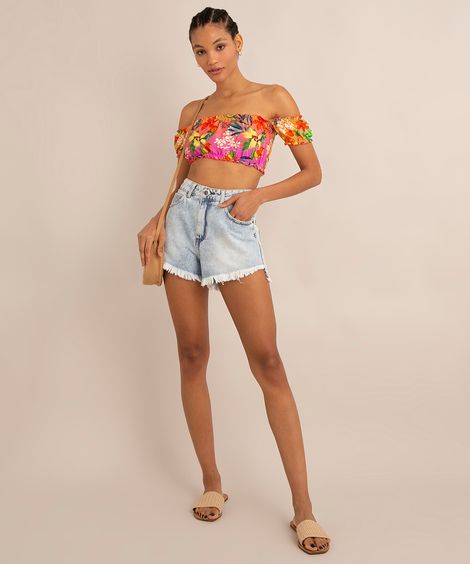 short vintage cintura super alta jeans marmorizado com bordado love azul claro