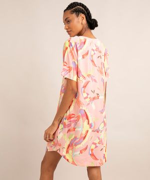 vestido curto de viscose manga curta decote v estampa de tucanos rosa