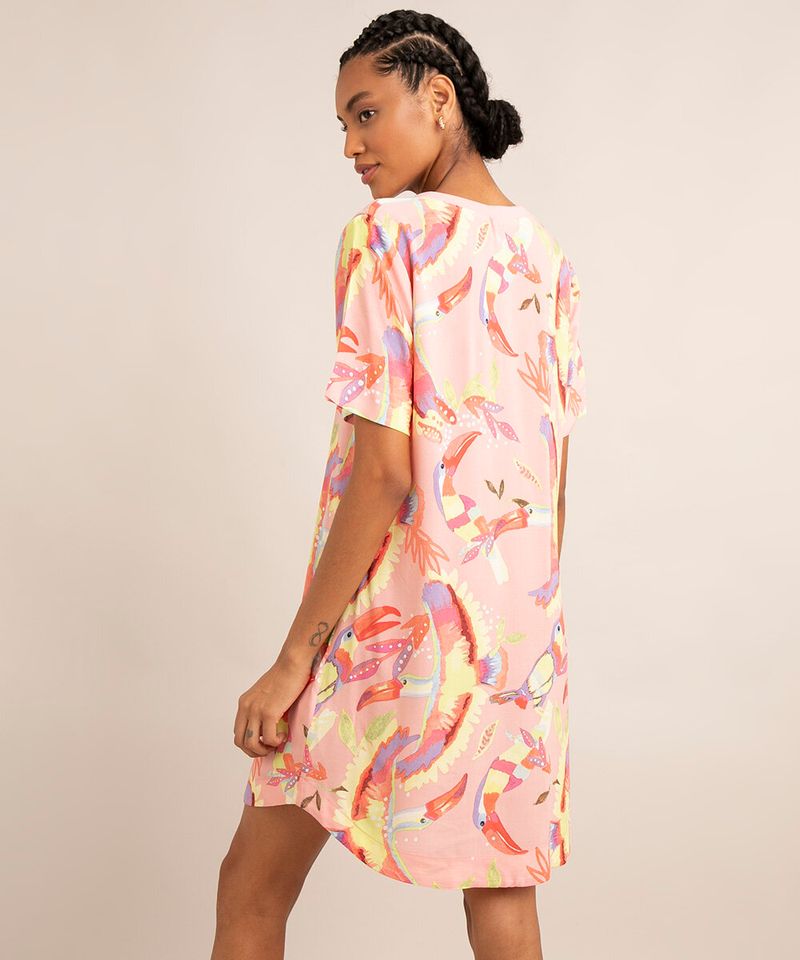 vestido-curto-de-viscose-manga-curta-decote-v-estampa-de-tucanos-rosa-1006764-Rosa_2