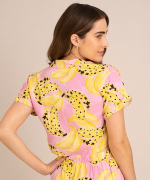 camisa cropped estampada bananas com amarração manga curta rosa