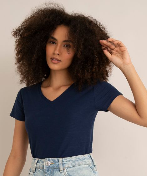 camiseta de algodão peruano decote v azul