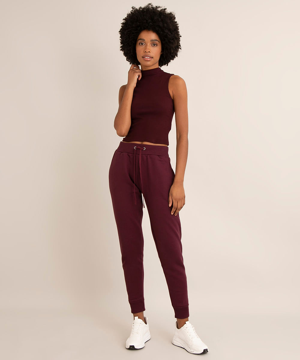 Conjunto Básico de Regata Canelada Gola Alta + Calça Jogger de Moletom Vinho Menor preço em Conjunto Básico de Regata Canelada Gola Alta + Calça Jogger de Moletom Vinho