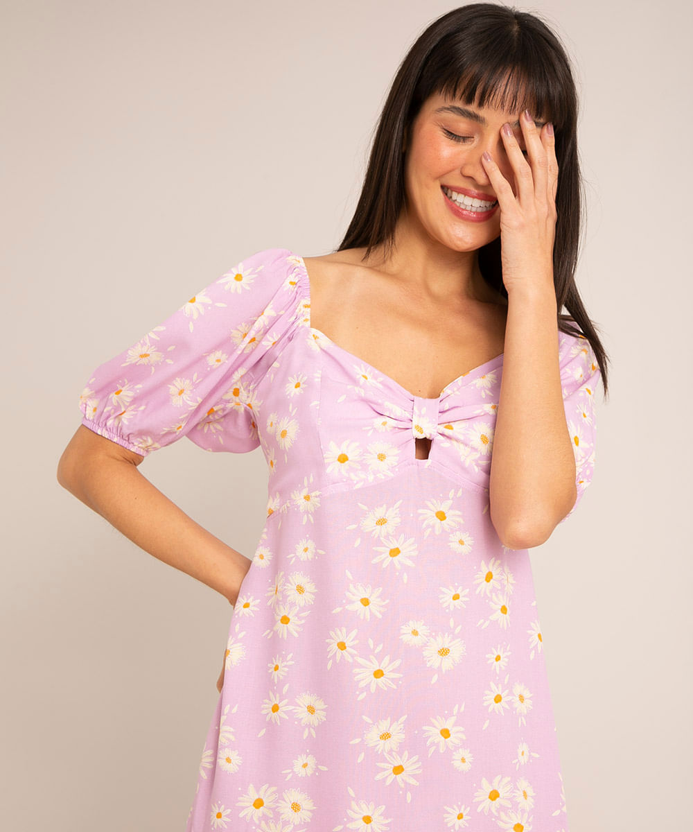 vestido curto de viscose estampado floral cut out com babados manga bufante lilás