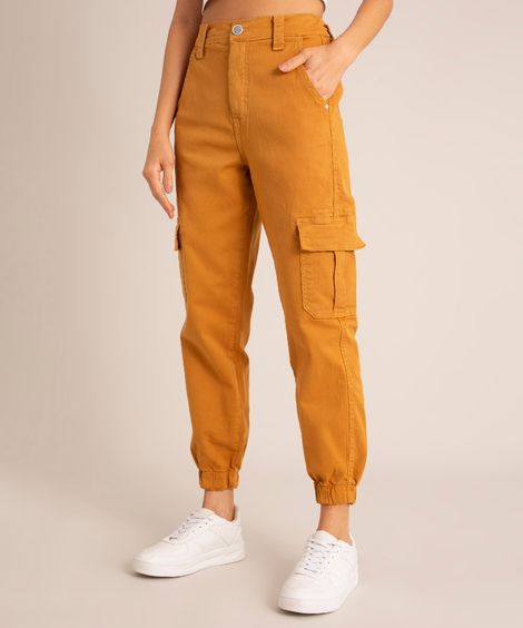 calça jogger de sarja cintura super alta com bolsos cargo caramelo