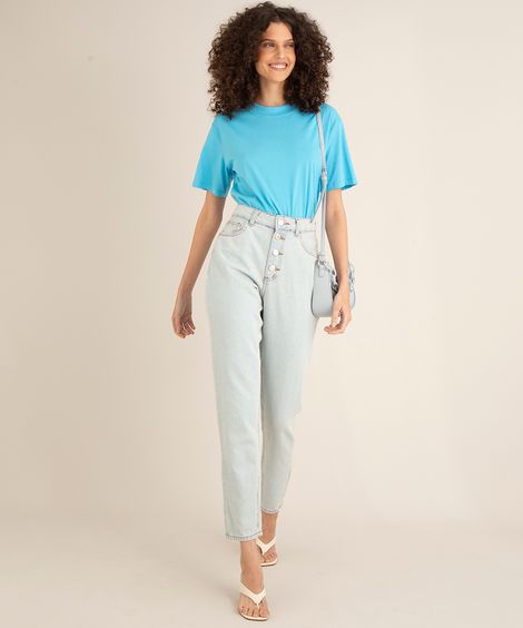calça mom jeans com botões cintura super alta azul claro