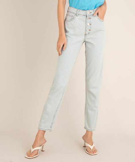 calça mom jeans com botões cintura super alta azul claro