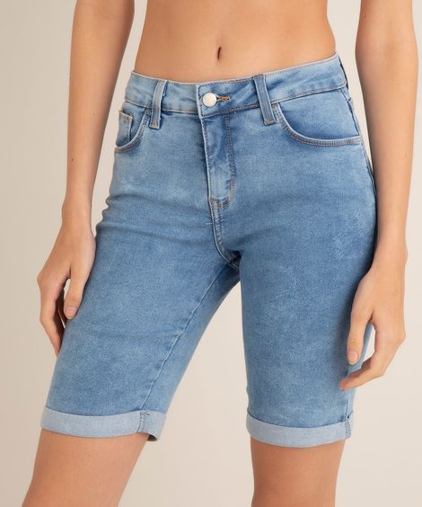 Bermuda Jeans Feminina Ciclista Cintura Alta com Barra Dobrada Azul Claro