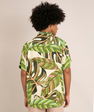 camisa de viscose manga curta estampa de folhagens verde