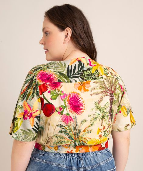 blusa plus size cropped de viscose estampada flor de jambo manga curta decote v além dos mares salvador preta gil bege