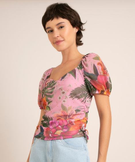 blusa de tule estampado floral com franzidos laterais decote princesa manga bufante rosa
