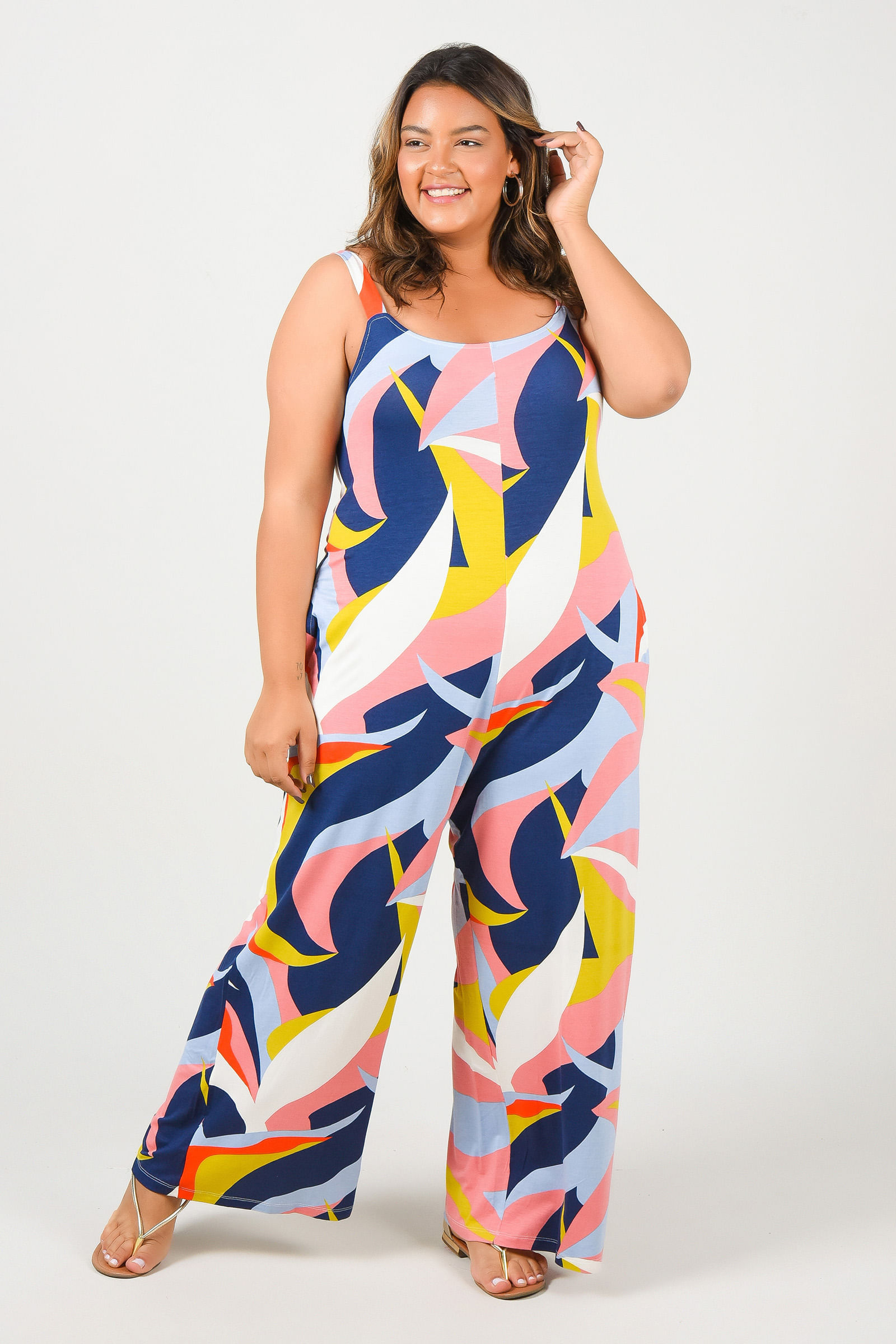 Macacão de viscolycra estampada plus size azul Kauê Menor preço em Macacão de viscolycra estampada plus size azul Kauê