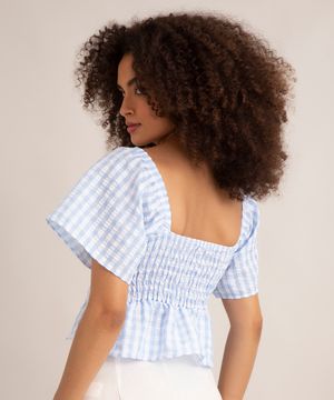 blusa cropped manga curta decote coração com laço estampado xadrez vichy azul claro