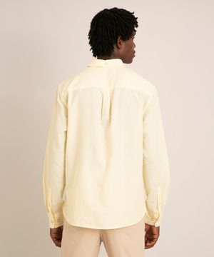 camisa com linho e bolso manga longa amarela