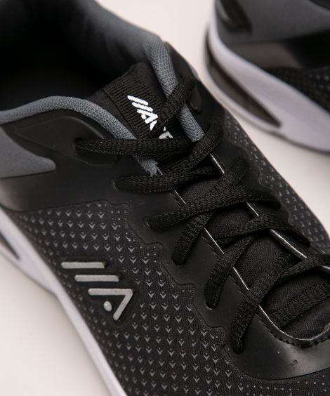 tênis esportivo com cadarço preto