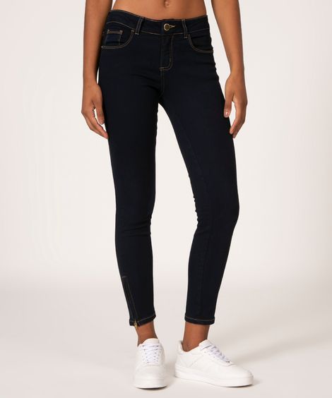 Calça Jeans Feminina Super Skinny com Zíper na Barra