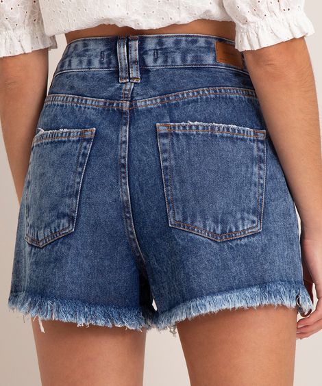 short jeans mom cintura super alta marmorizado destroyed azul médio