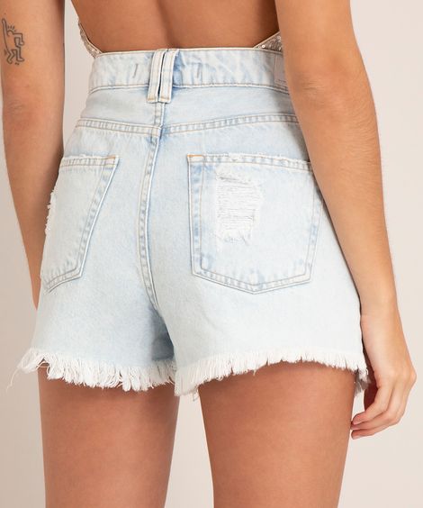 Short Jeans Feminino Mom Cintura Super Alta Destroyed com Barra Desfiada Azul Claro