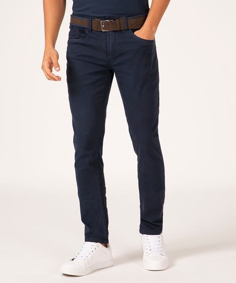 calça slim em sarja com cinto azul marinho