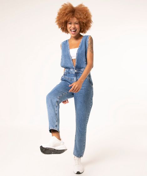 macacão jeans decotado longo  azul médio