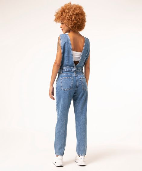 macacão jeans decotado longo  azul médio