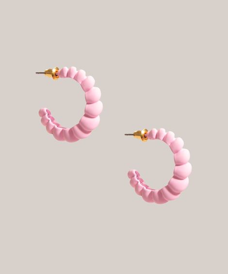brinco de argola em relevo rosa