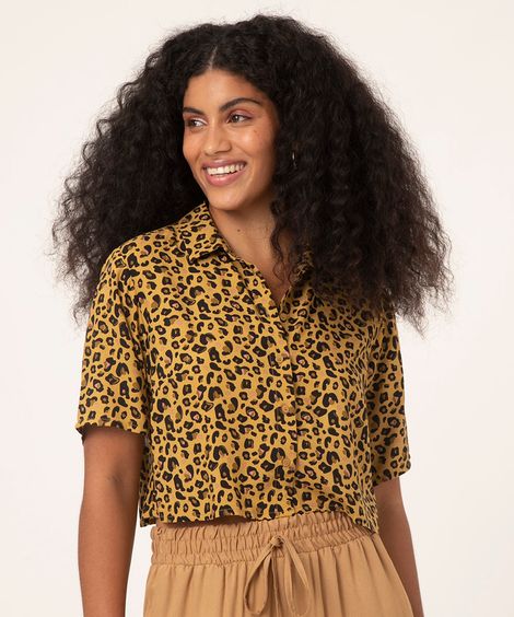 camisa cropped de viscose animal print bege