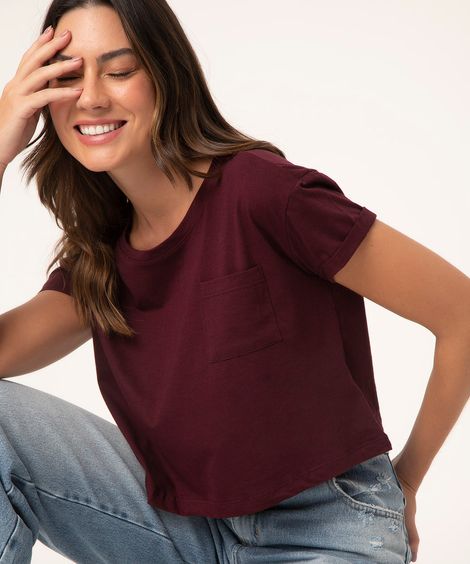 blusa básica cropped com bolso manga curta vinho