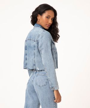 jaqueta jeans cropped azul médio