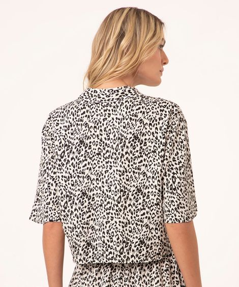 camisa cropped manga curta animal print off white