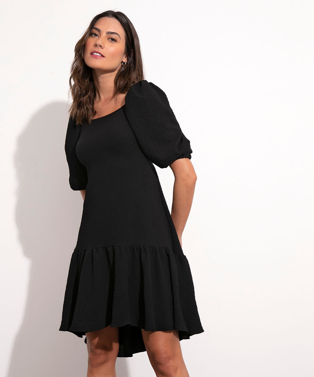 Vestido preto com saia rodada e decote nas costas, da C&A