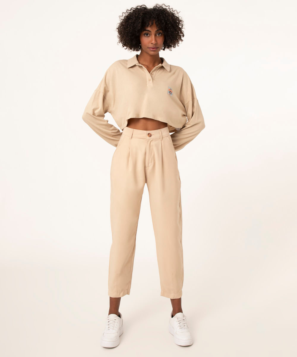 calça alfaiataria reta com pregas bege