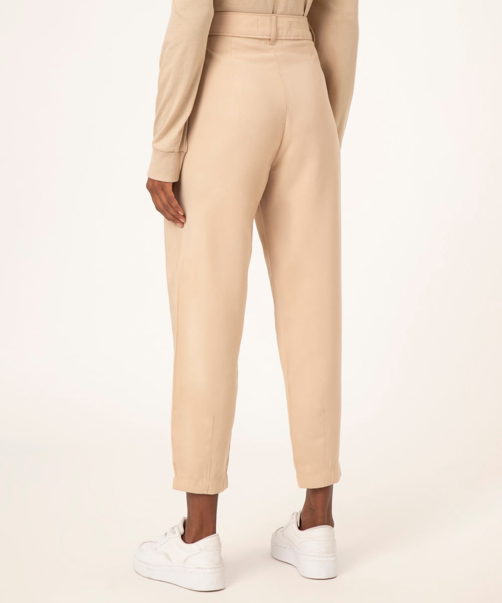 calça alfaiataria reta com pregas bege
